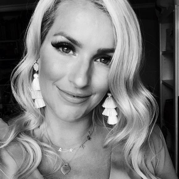 Meet your Posher, Sarah - Picture 1 of 1